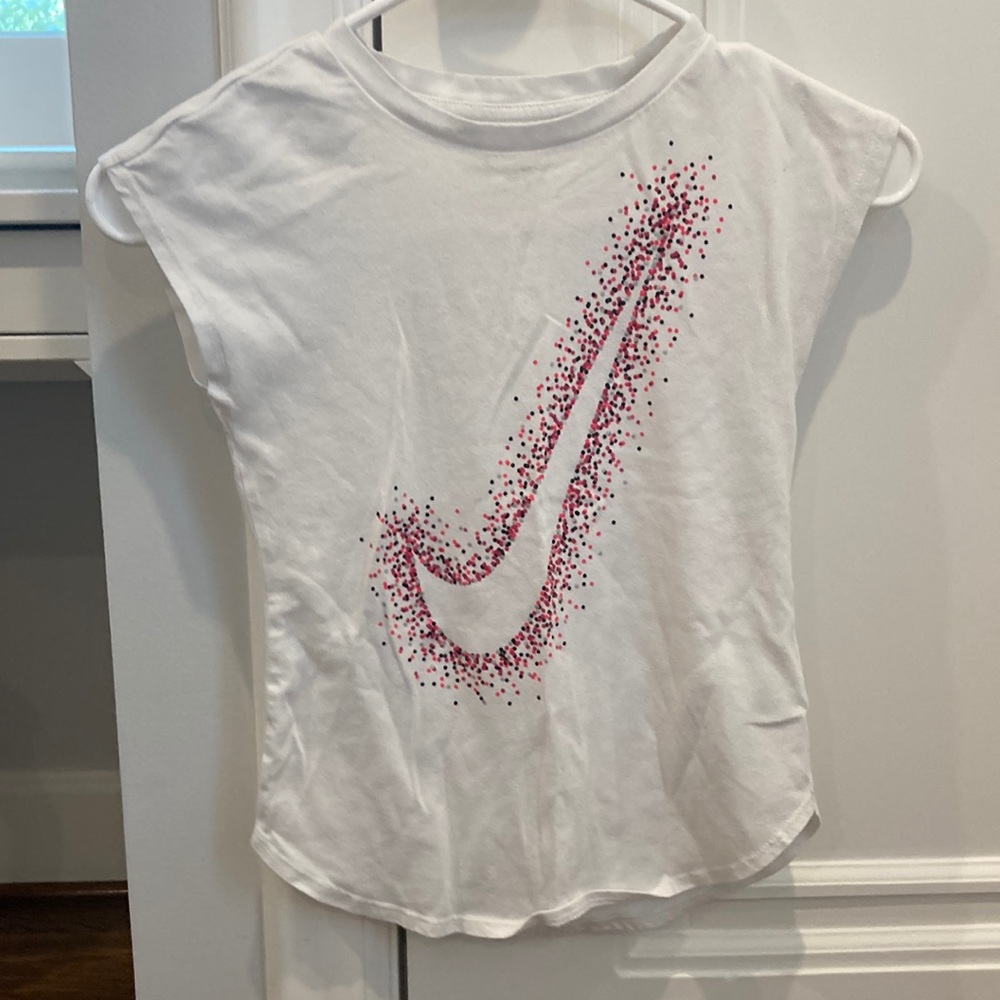 The Nike Tee Girls Size 6/7 Swoosh Tee